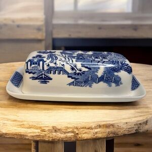 CHURCHILL WILLOW BLUE TRANSFERWARE BUTTER DISH MADE IN ENGLAND